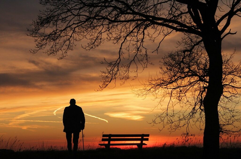 alter Mann Sonnenuntergang einsam Ich fühle mich einsam obwohl ich es nicht bin