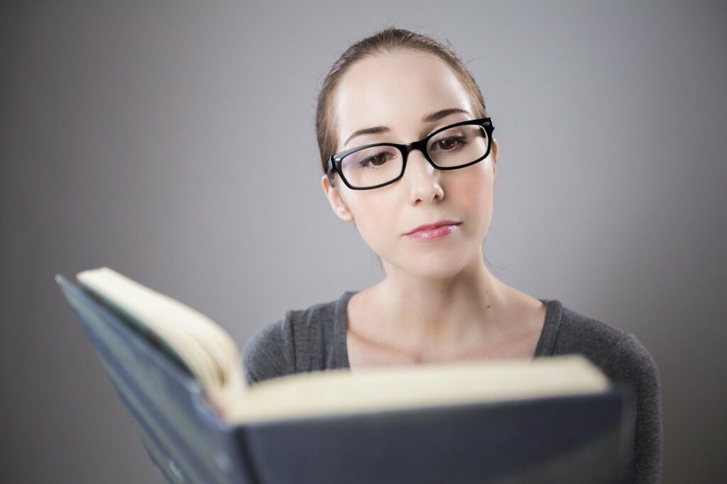 Frau lesen Intelligenz Wie wichtig ist Intelligenz