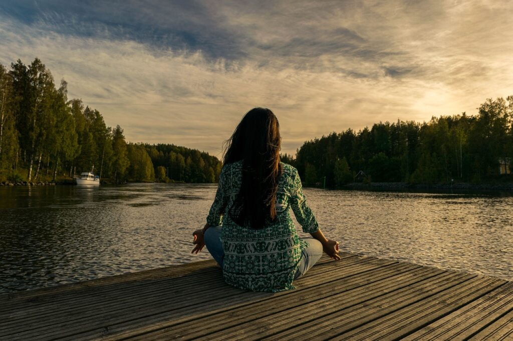 Frau Yoga Entspannung Ruhe Hat CBD-Öl Vorteile für den Körper
