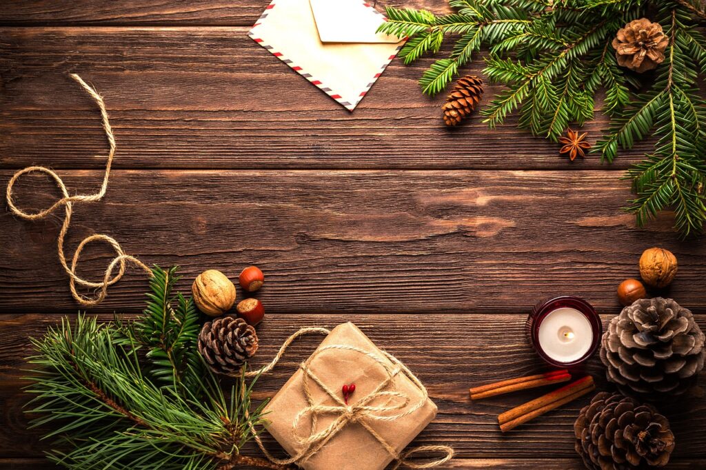 Weihnachten Stimmung basteln Tannenzapfen Schöne Traditionen für die Advents- und Vorweihnachtszeit