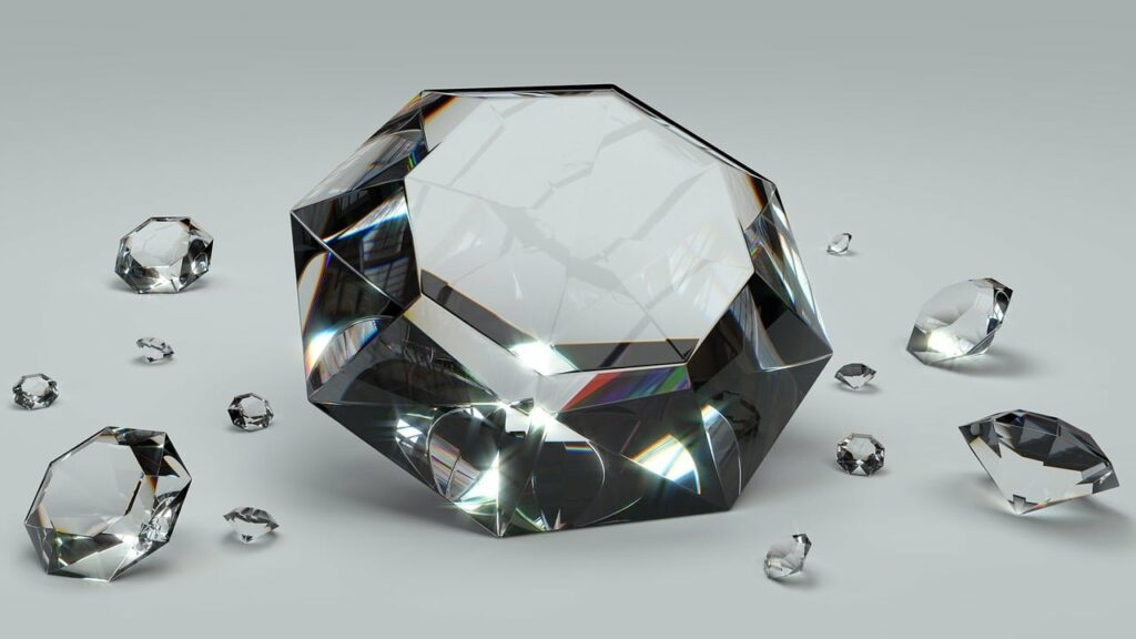 Diamant edel hochwertig - Diamanten in verschiedenen Größen vor weißem Hintergrund