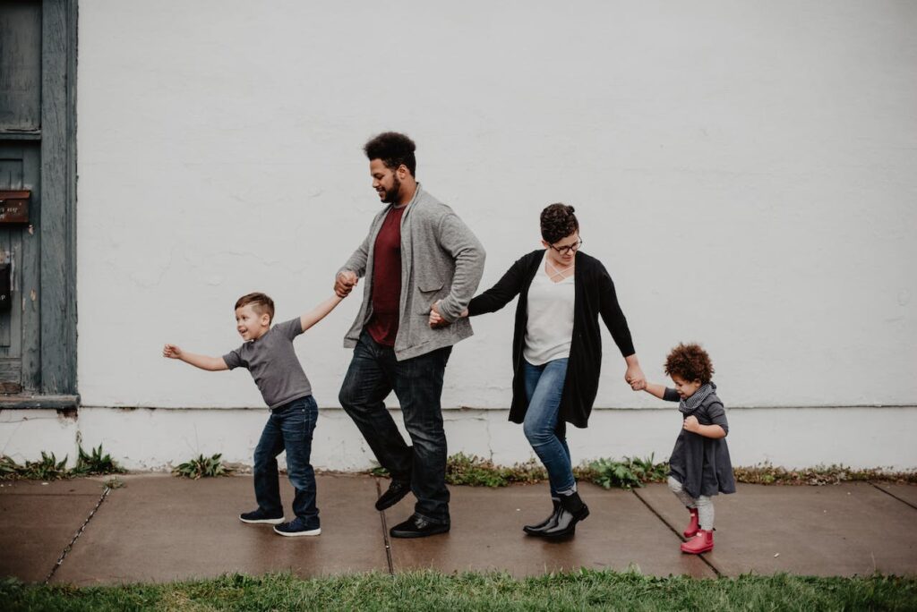 Familie unterwegs Spaziergang Gestresste Familie Wie Entspannung finden