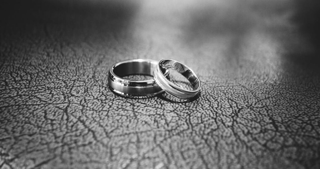 Ring Silber Eheringe Eheringe Zeitlose Symbole der Liebe und Verbundenheit