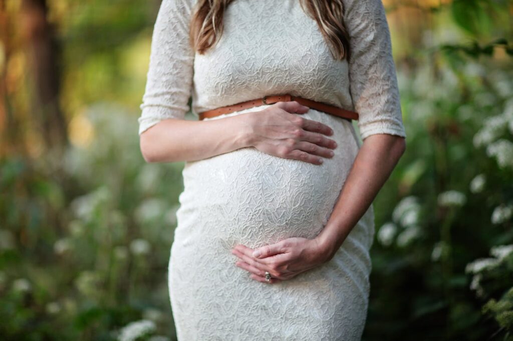 Frau Mutter schwanger Zwischen Bauchgefühl und Beziehungsarbeit Was sich in der Partnerschaft mit Baby im Bauch verändert