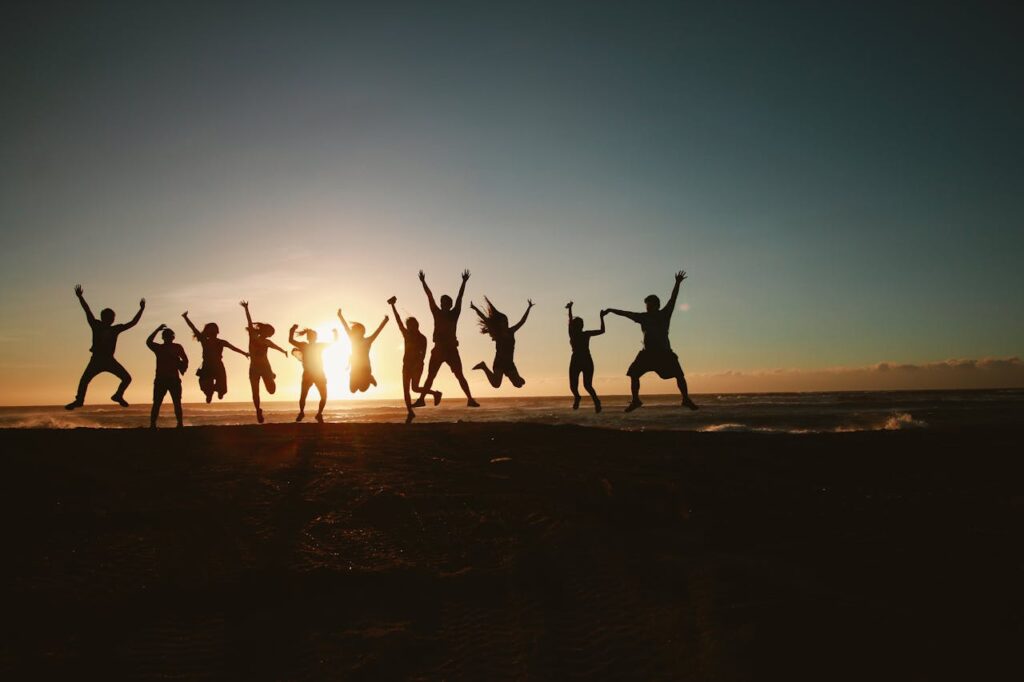 Gruppe Sonnenuntergang Glücklich sein – Sprüche, die ans Herz gehen