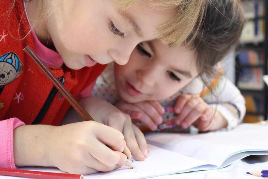 Kinder in der Schule Mädchen Schulrucksack für Kinder Darauf unbedingt achten